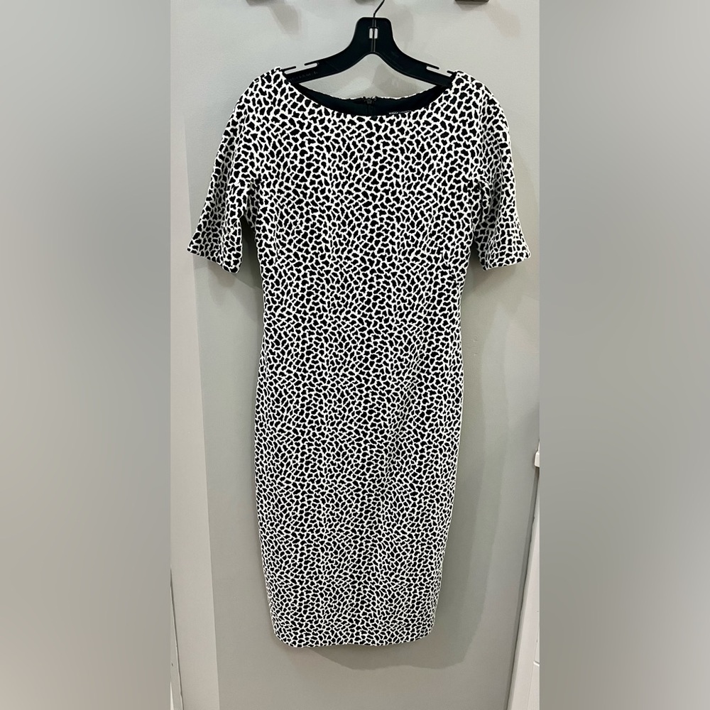 Maggy London Women's Sophisticated Arch Shoulder Sheath Career Workwear Office